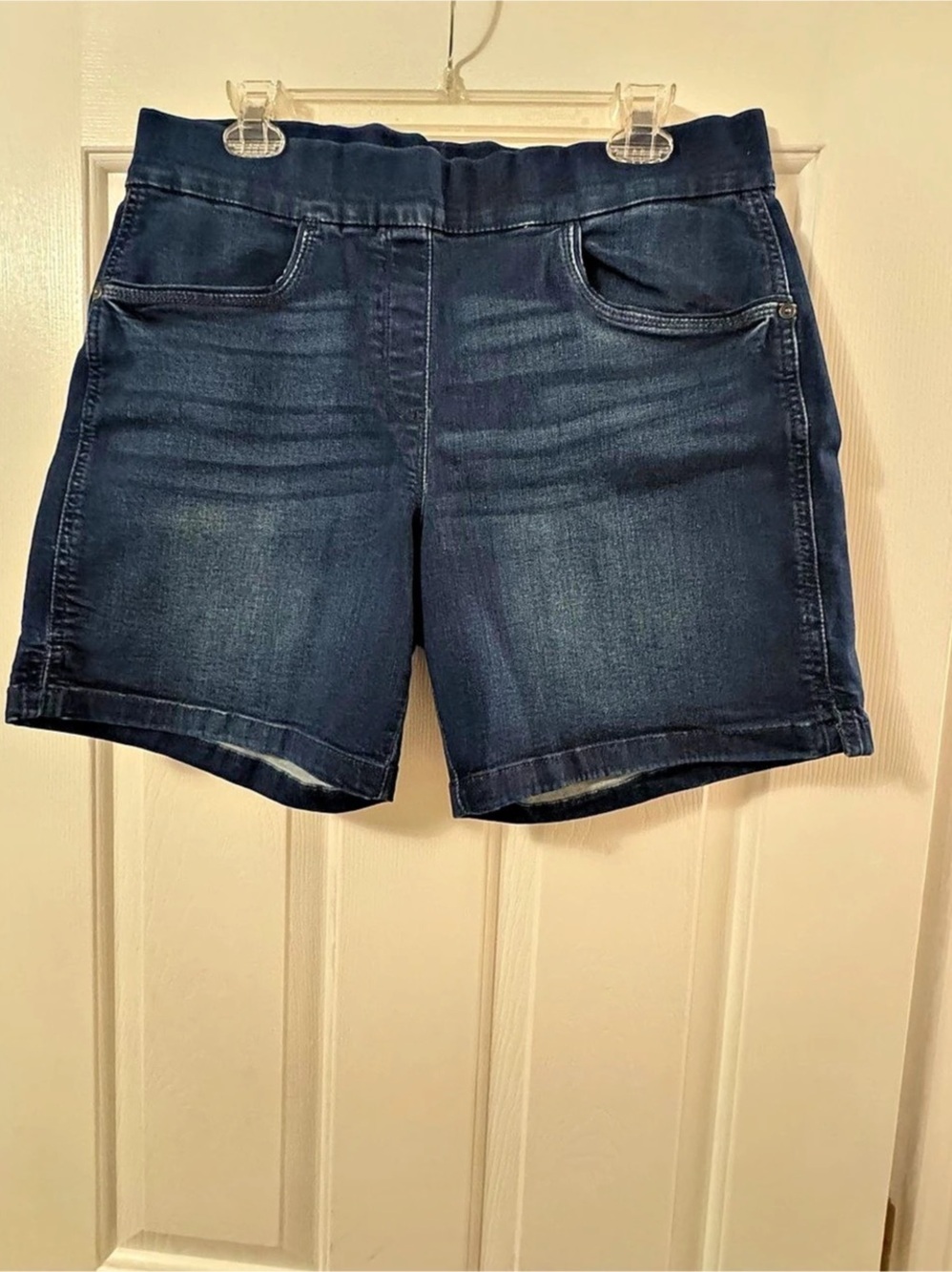 Liz Claiborne Amber Pull-On Denim Shorts Waist 14